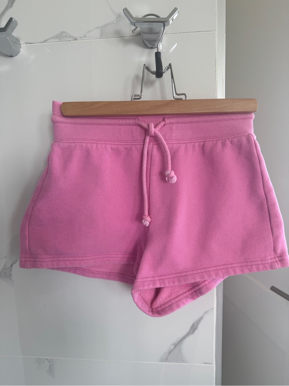 🩷 TNA Bright Pink Shorts XXS